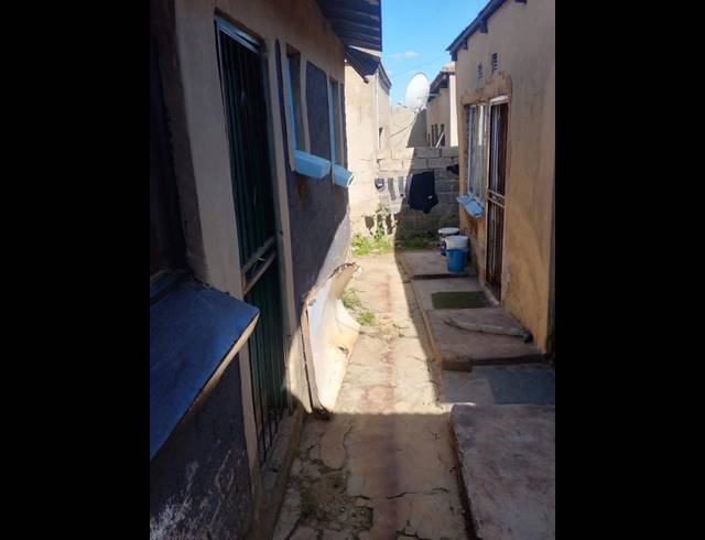 5 BEDROOM HOUSE FOR SALE IN TEMBISA CENTRAL